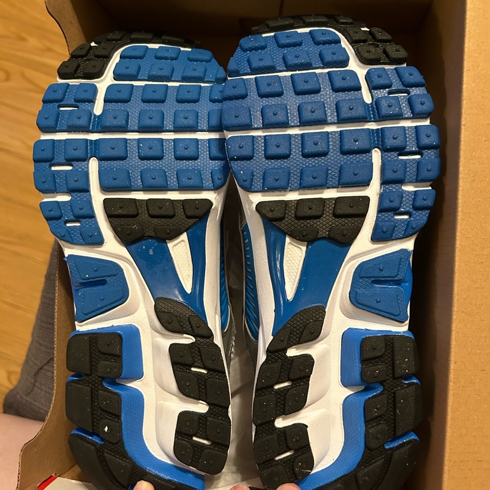 Nike Vometo 6.5y (8w) - Picture 2 of 4